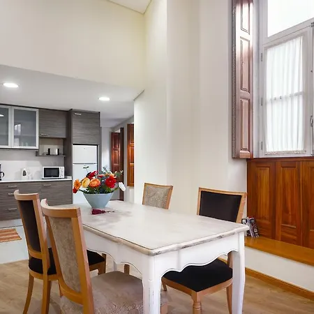 Chateau Apartment *
